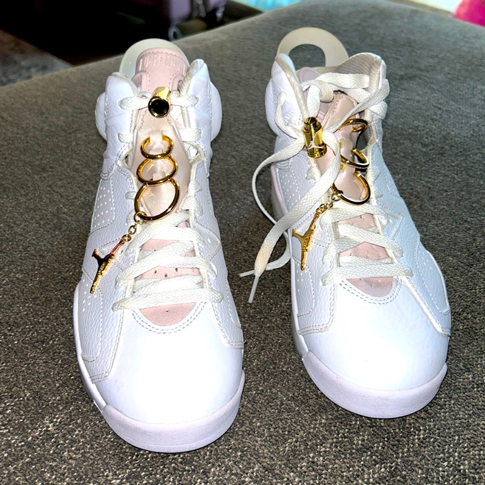 Air Jordan 6 retro “gold hoops”